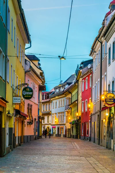 2016 Villach Austria February See Narrow Street Full Bar Restaurants — 스톡 사진