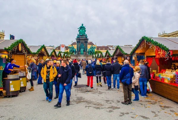 Viena Austria Diciembre 2015 Gente Está Comprando Varios Artículos Durante — Foto de Stock