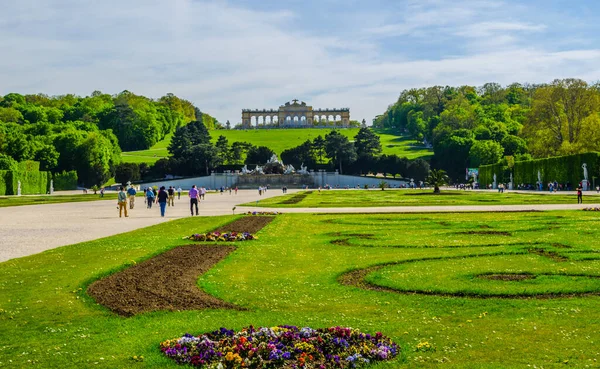 Vienna Austria April 2015 View Green Flowerbed People Going Neptune — Stock Fotó