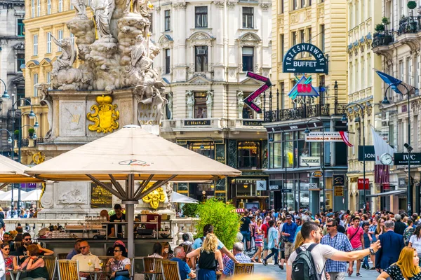 Viena Austria Junio 2016 Gente Está Disfrutando Día Soleado Cafetería — Foto de Stock