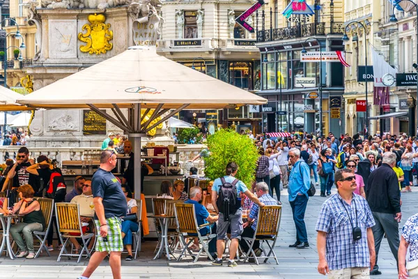 Viena Austria Junio 2016 Gente Está Disfrutando Día Soleado Cafetería — Foto de Stock