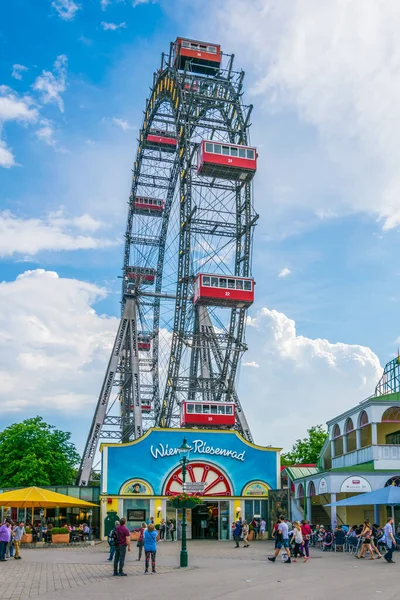 Vienna Austria June 2016 People Enjoying View Vienna Riesenrad Ferris — Stockfoto