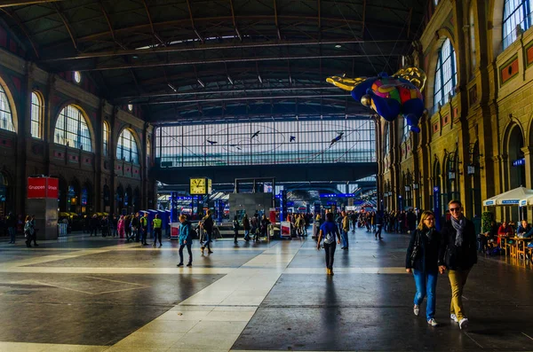 Zurich Svizzera Ottobre 2015 Partenza Dalla Stazione Centrale Zurigo Tedesco — Foto Stock