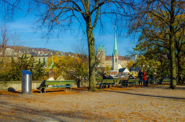 Zurich Switzerland October 2015 People Enjoying Sunny Day Autumn Lindenhof — Stock Photo, Image