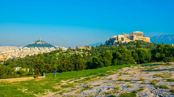 Widok Akropol Filopappos Wzgórze Atenach Grecja — Zdjęcie stockowe