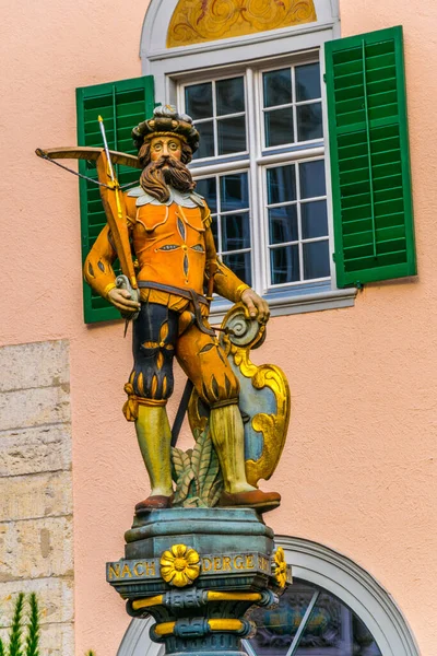 Статуя Национального Героя Швейцарии Вильгельма Телля Расположенная Вершине Фонтана Шаффхаузене — стоковое фото