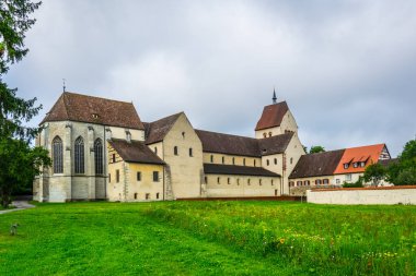 Munster St. Maria und Markus Kilisesi Almanya 'nın Konstanz kenti yakınlarındaki Reichenau adasında yer almaktadır.