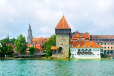 Bodensee Gölü kıyısındaki Rheintorturm Kulesi, Konstanz, Almanya