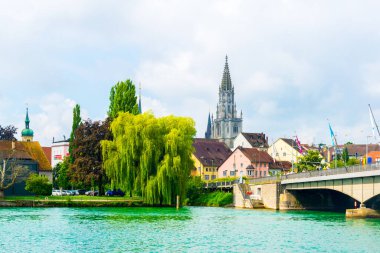 Konstanz 'daki kadınımızın katedrali Bodensee Gölü kıyısında duruyor, Alman.