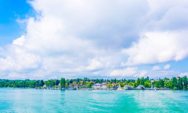 Almanca Konstanz ve Meersburg arasında insan taşıyan tekneler için bir yolcu feribot terminali.