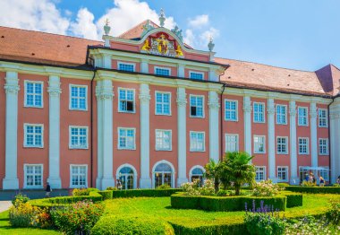 Alman şehri Meersbur 'daki Neue şatosunun manzarası.
