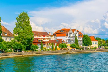 Almanya 'da Bodensee kıyısındaki Langenargen kasabasının manzarası
