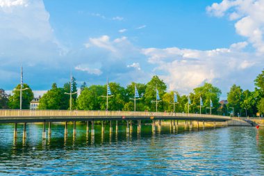 Lindau adasını anakaraya bağlayan bir köprü görüntüsü, Bodensee, Almanya