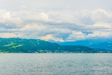 Bregenz 'in ve Linda' nın çevresindeki dağların manzarası.