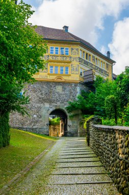 Dik merdiven, Avusturyalı Bregenz 'in eski kasabasına çıkıyor.