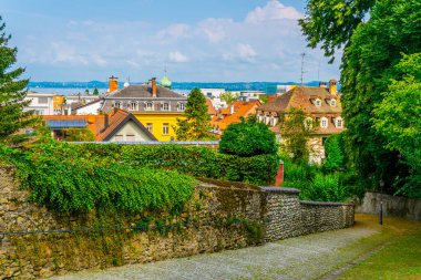 Dik bir merdivenden eski kasaba Avusturya 'ya giden Bregenz' in hava manzarası.