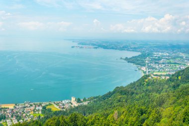 Lindau ve Bregenz 'in tarihi şehirleriyle Bodensee / Lake Constance' ın hava görüntüsü