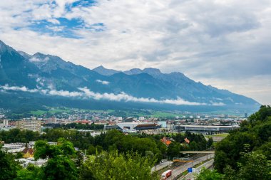 Avusturya 'nın Innsbruck kentinin hava görüntüsü