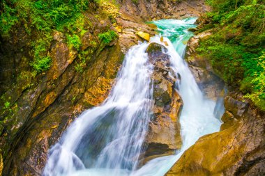 Avusturya 'daki en yüksek şelale olan Krimmml Şelalesi manzarası.