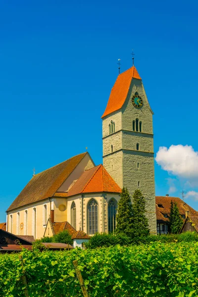俯瞰位于德国波登塞海滨的一座教堂 — 图库照片