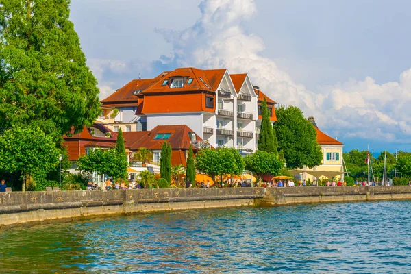 Almanya 'da Bodensee kıyısındaki Langenargen kasabasının manzarası