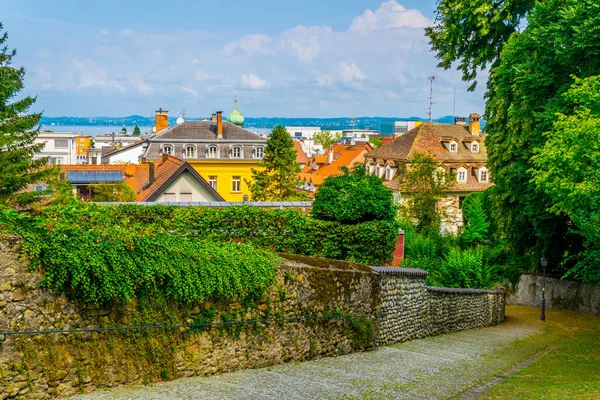 Dik bir merdivenden eski kasaba Avusturya 'ya giden Bregenz' in hava manzarası.