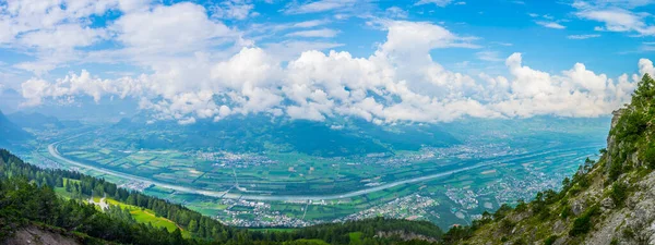 Furstensteig yürüyüş parkurundan Lihtenştayn 'ın hava görüntüsü.