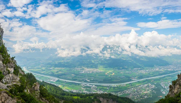 Furstensteig yürüyüş parkurundan Lihtenştayn 'ın hava görüntüsü.