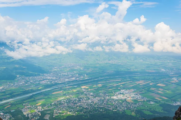 フルステンシュタイグ登山道から見たライヒテンシュタインの空の景色 — ストック写真