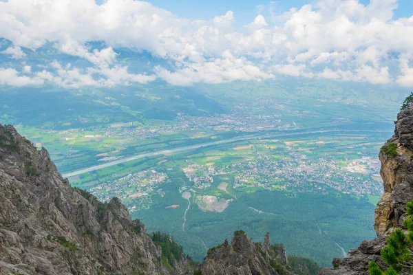 Furstensteig yürüyüş parkurundan Lihtenştayn 'ın hava görüntüsü.
