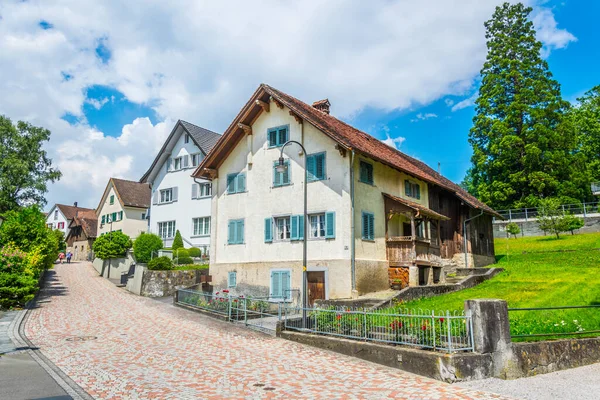 Mitteldorf bölgesinde, Vaduz, Lihtenştayn 'da geleneksel mimari tarzına göre inşa edilmiş güzel bir ev.