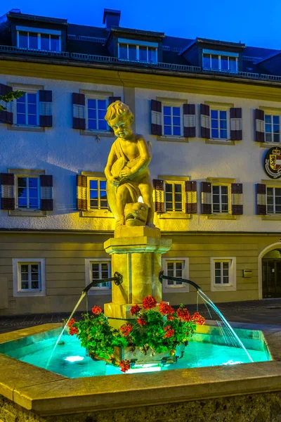 View Illuminated Fountain Historical Center Zell See Austria — Zdjęcie stockowe