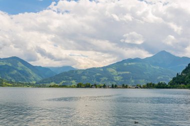 Zell am yakınlarındaki Zeller Gölü manzarası..