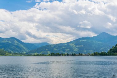 Zell am yakınlarındaki Zeller Gölü manzarası..