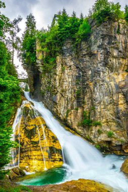 Avusturya şehrinde şelale manzarası Kötü Gastein.