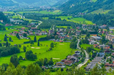 Avusturya şehrinin hava görüntüsü Kötü Gastein