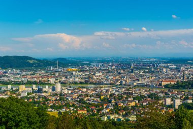 Linz Avusturya şehrin havadan görünümü.
