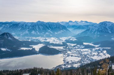 Avusturya 'da Bad Aussee yakınlarındaki Altausee' nin hava manzarası