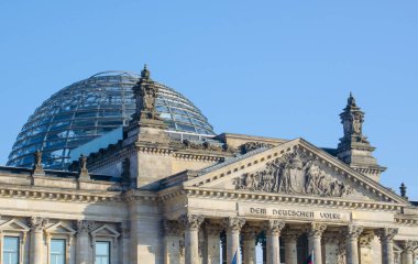 Berlin 'deki Alman parlamentosunun merkezi olan Reichstag binasının detayları..