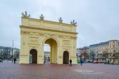 Potsdam 'daki mardenburger dükkânı eskiden şehrin kapısı olarak kullanılıyordu, bugünlerde sadece turistik bir yer..