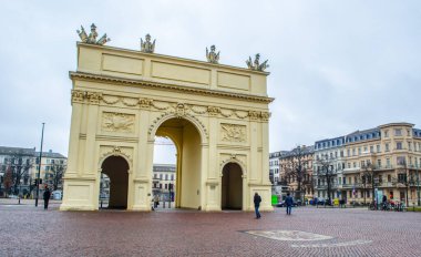 Potsdam 'daki mardenburger dükkânı eskiden şehrin kapısı olarak kullanılıyordu, bugünlerde sadece turistik bir yer..