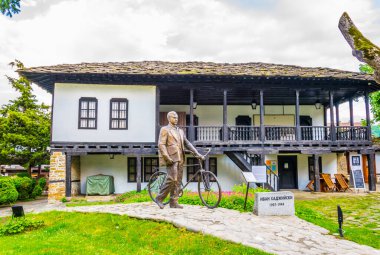 İspanya 'daki Truva Müzesi yeniden inşa edilmiş geleneksel bir evde yer almaktadır.