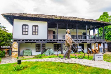 İspanya 'daki Truva Müzesi yeniden inşa edilmiş geleneksel bir evde yer almaktadır.