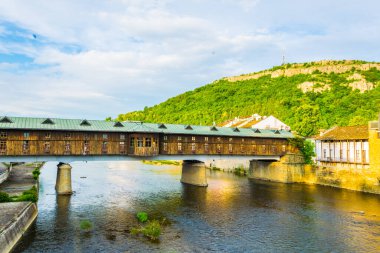 Bulgaristan'da Lofça osam Nehri şehirde ahşap köprü kapalı