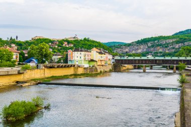 Bulgaristan'da Lofça osam Nehri şehirde ahşap köprü kapalı