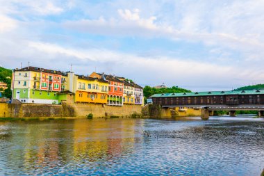 Bulgaristan'da Lofça osam Nehri şehirde ahşap köprü kapalı