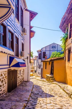 Bulgar kenti Plovdi 'nin tarihi bölümünde dar bir sokak manzarası