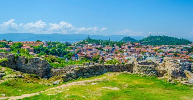 Bulgaristan 'da Filibe' nin bir kale harabesinin arkasındaki manzarası