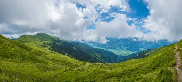 Vista Dos Alpes Longo Famosa Trilha Caminhada Pinzgauer Spaziergang Perto — Fotografia de Stock