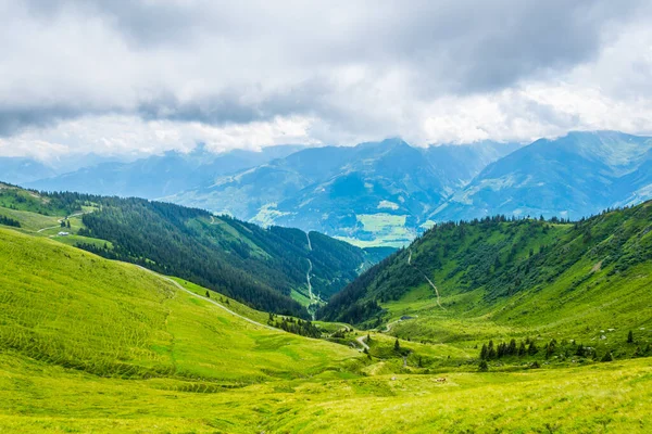 Utsikt Över Alperna Längs Den Berömda Vandringsled Pinzgauer Spaziergang Nära — Stockfoto